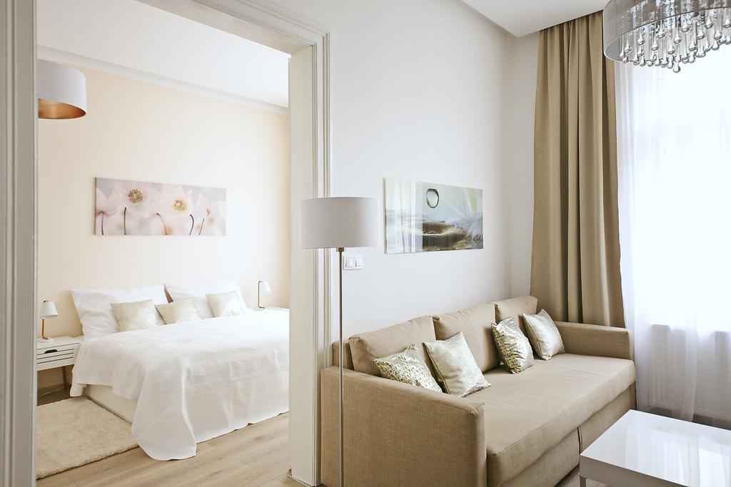Luxury Center Apt. Charles Bridge Walking Distance Praag Buitenkant foto